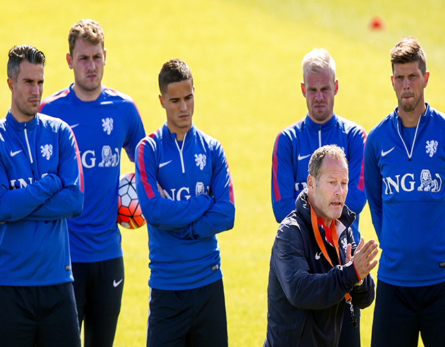 Eliminatoria Euro: Holanda sale obligado a ganar