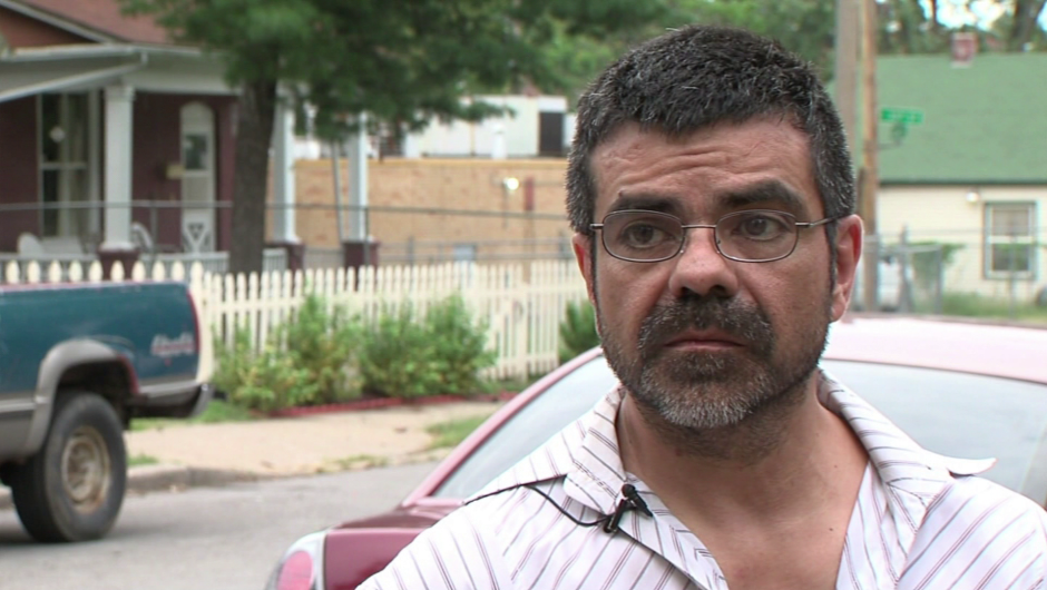 Gesto de un policía de Kansas conmueve a multitudes