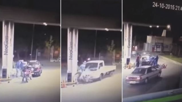 Camión atropella a un ladrón para impedir un asalto en una gasolinera