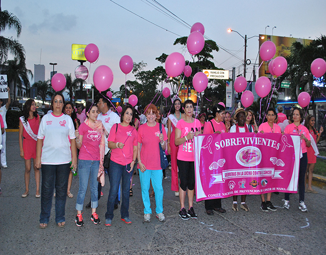 Alegría y entusiasmo en la gran marcha rosa
