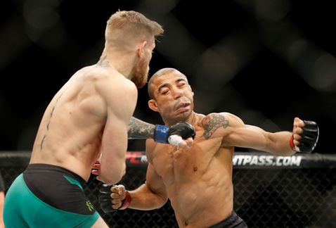 Vídeo: Conor McGregor en 13 segundos consiguió derrotar a su rival en la UFC