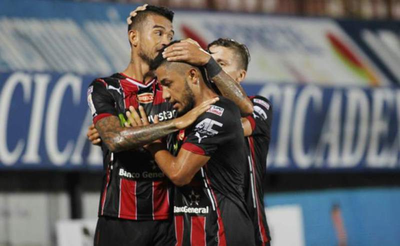 Alajuelense y Carlos Discua quedan sin técnico