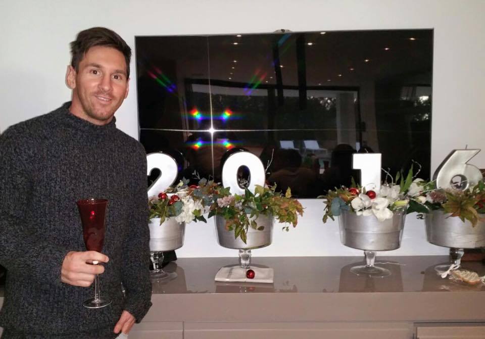 Lionel Messi le da la bienvenida al 2016