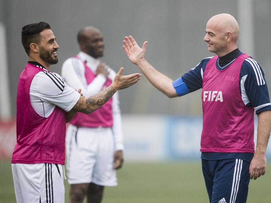 David Suazo es invitado por Gianni Infantino a partido amistoso de grandes estrellas