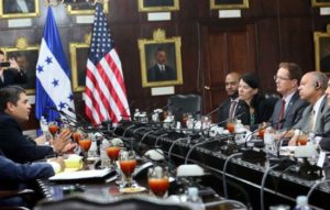 El presidente de la República, Juan Orlando Hernández, recibió en Casa Presidencial al secretario de Seguridad Nacional, Jeh C. Johnson.