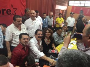 El líder de LIBRE, que reveló la semana anterior su estrategia reeleccionista, ha activado sus cuadros y los tiene trabajando intensamente.