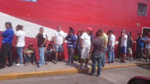 Largas filas para adquirir boletos para la Gran Final