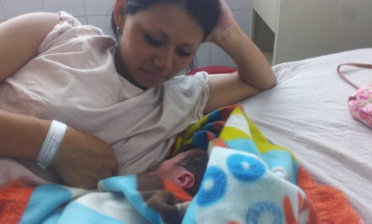 Tegucigalpa: Dio a luz «sobre cuatro ruedas» cuando iba camino al hospital