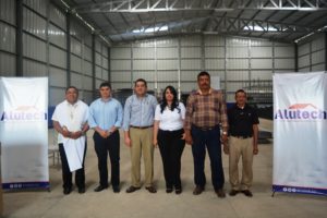 Presbítero Juan Ángel Matamoros, Jos Iriarte, Mario Vallecillo, Mirian Bermúdez, ejecutivos de Alutech y Raymundo Rodríguez y Genaro Escalante, regidores de la alcaldía de Danlí.