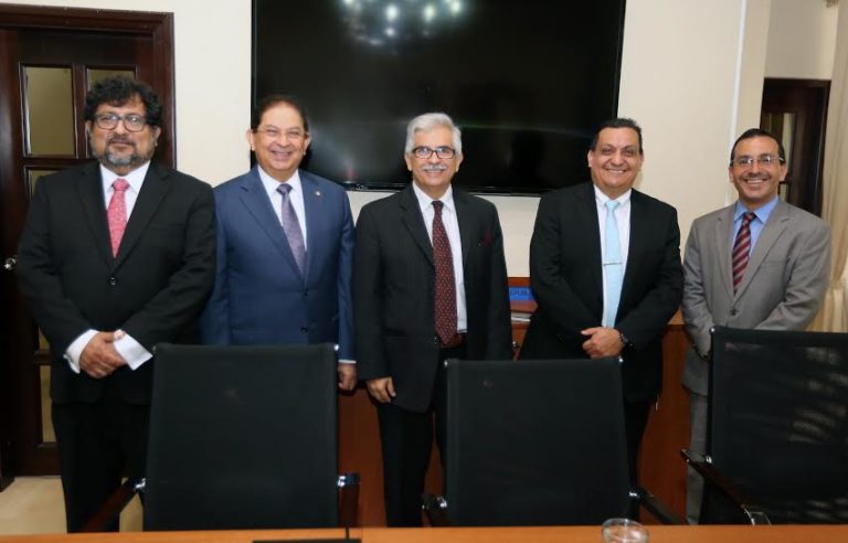 Misión del FMI revisa con funcionarios del Ejecutivo aplicación de sus políticas