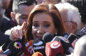 Un juez ordena embargar los bienes de Cristina Kirchner.