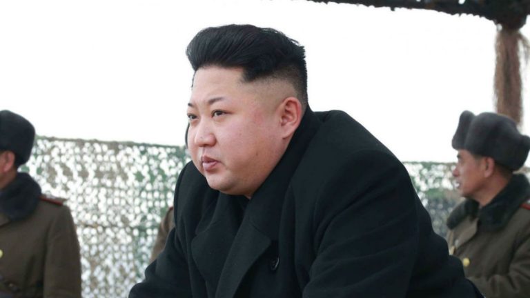Corea del Norte lanza un misil balístico desde un submarino