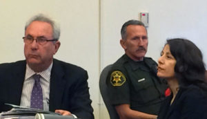 Norma Patricia Esparza y su abogado Jack Earley en los tribunales del condado de Orange. Esparza fue sentenciada a seis años en prisión este pasado 15 de julio.