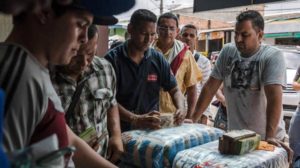 Miles de Venezolanos buscan alimento en Brasil