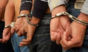 Detenidos.