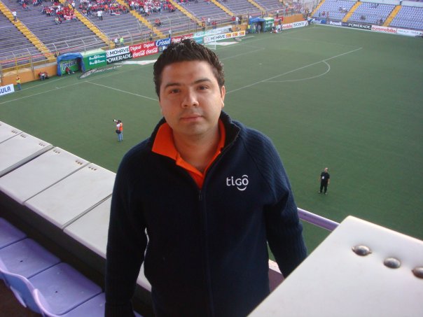 Roberto en el estadio.