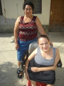 La niña, como le dicen sus familiares, pasa al cuidado de su abuela doña Rita.