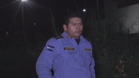 Este es el uniformado acusado por la televisora.