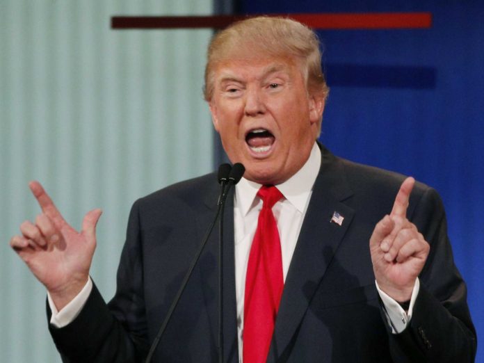 Donald Trump fue rescatado de un ascensor y luego criticó a los bomberos Donald Trump fue rescatado de un ascensor y luego criticó a los bomberos