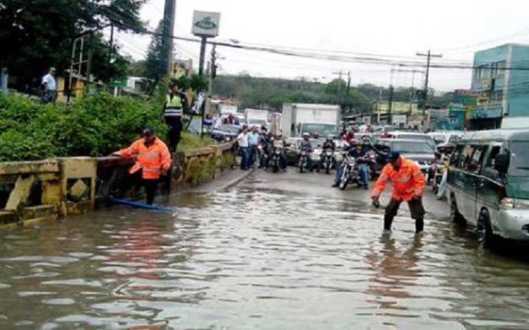 CODEM: Lluvias dejan un muerto, inundaciones y daños en Tegucigalpa