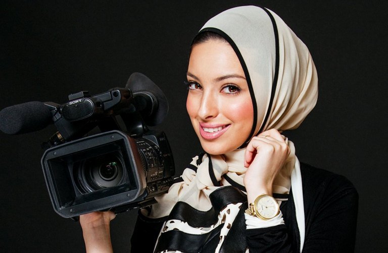 Mujer con hijab en Playboy