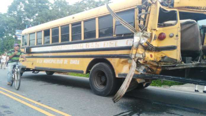 bus lleno de estudiantes