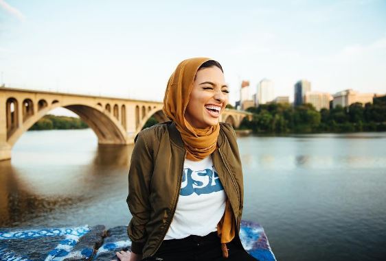 Mujer con hijab en Playboy
