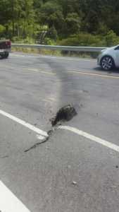 falla geológica en la carretera