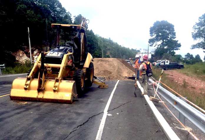 falla geológica en la carretera