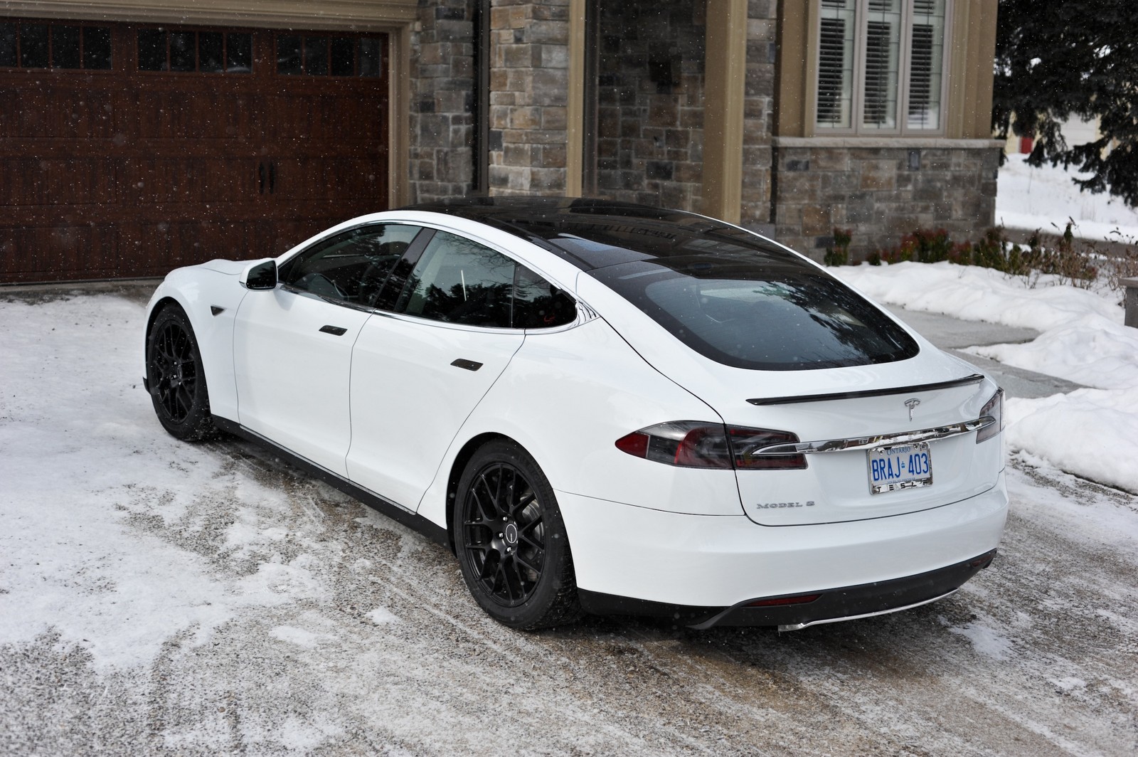 Hackers chinos controlan un Tesla