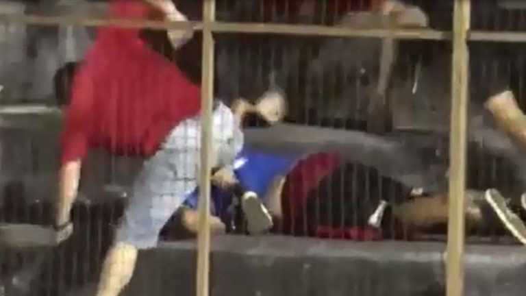 Aficionados del Guaraní Antonio de Argentina protagonizan lamentable hecho