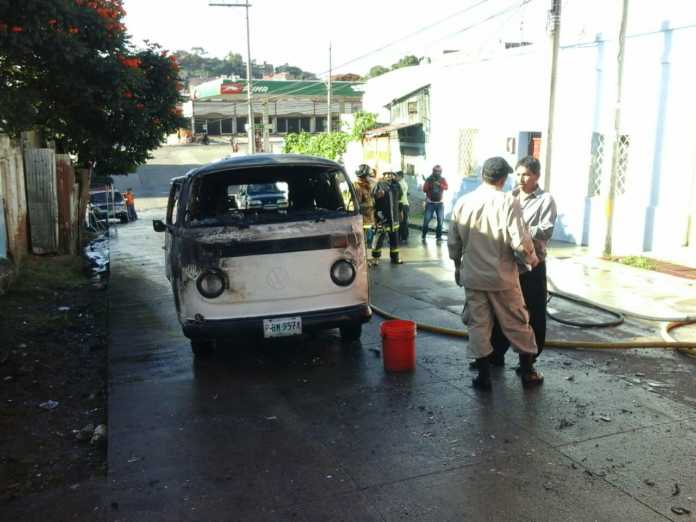 Microbús quemado en Comayagüela