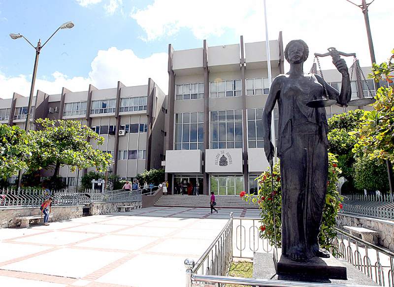 Pedirán arresto domiciliario para jueza por padecimiento de cáncer