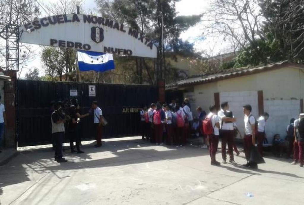 La Escuela Normal Mixta Pedro Nufio