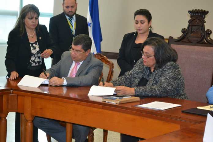 UNAH recibe informe de la Comisión de verdad y reconciliación