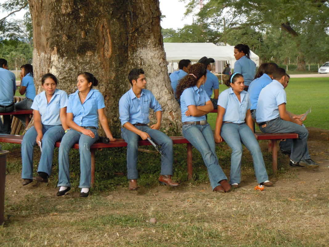 alumnos huelguistas de la Universidad de Agricultura