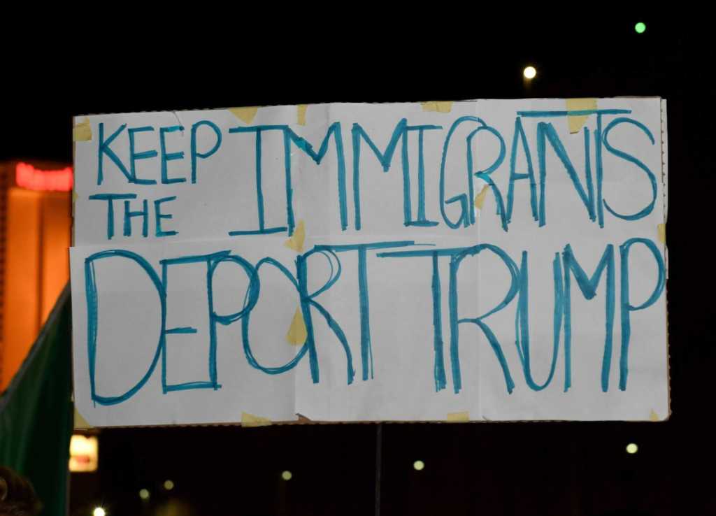 Cartel contra Trump en una manifestación en Las Vegas, el sábado. 