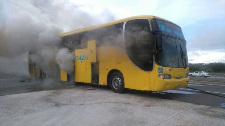 incendio de bus en Palmerola