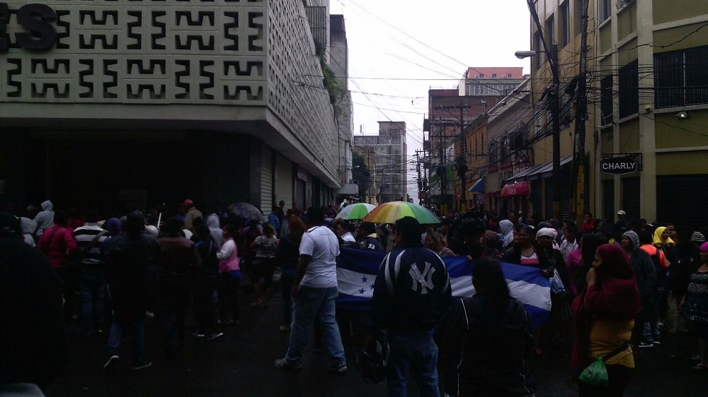 Tercer día consecutivo de protestas de vendedores en centro capitalino