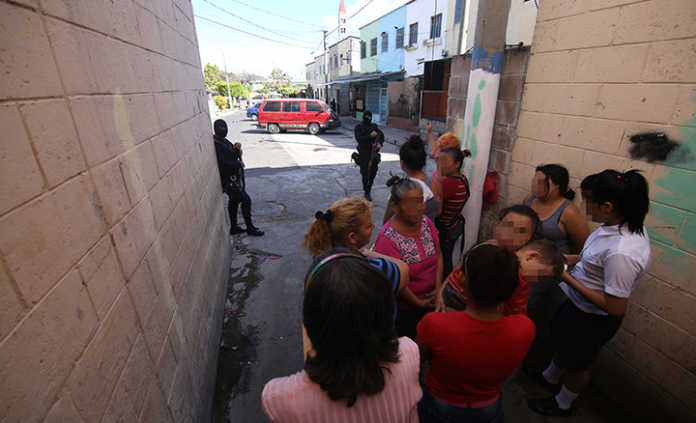 madre de pandillero en El Salvador