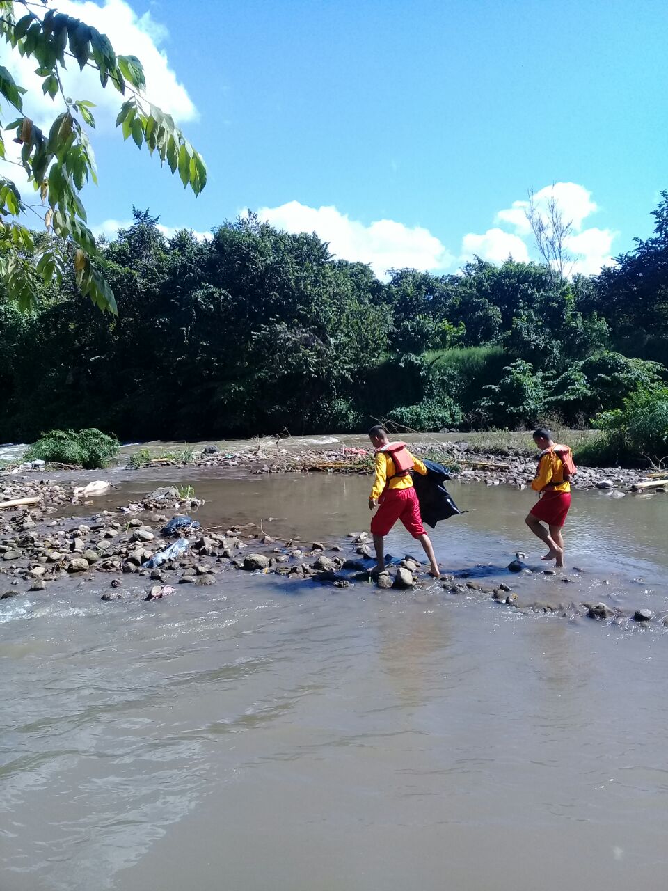 cadáver en Rio Lindo