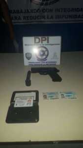 documentos decomisados al agente