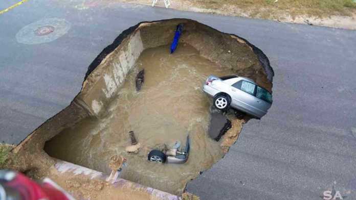 hueco cráter gigante en Texas