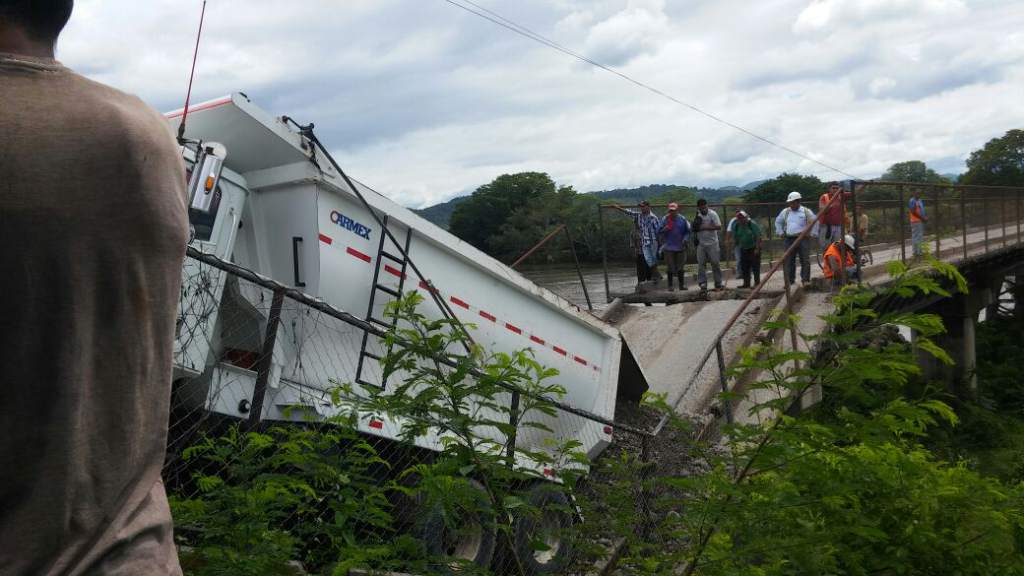 En octubre, colapsó por el peso de un camión.