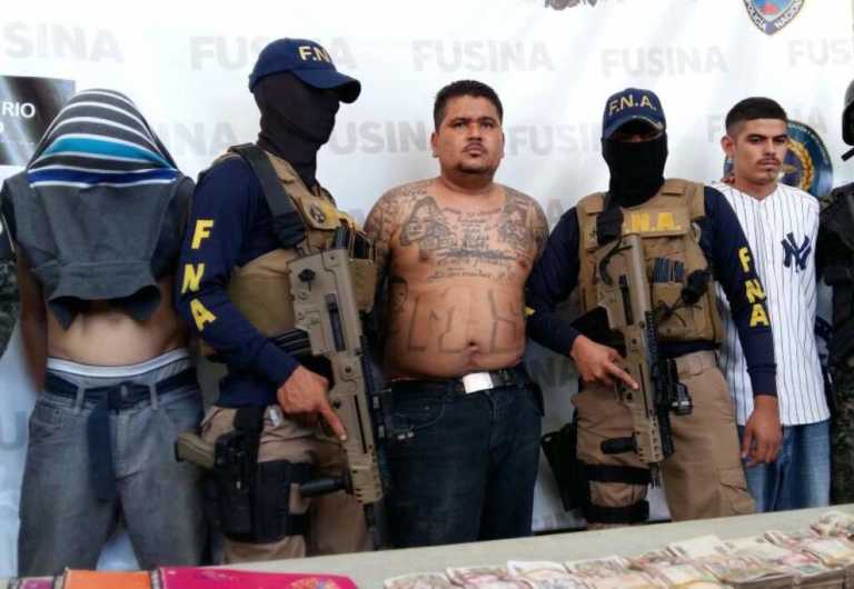 Por otra parte, al cabecilla se le conoce como "El Maldito"