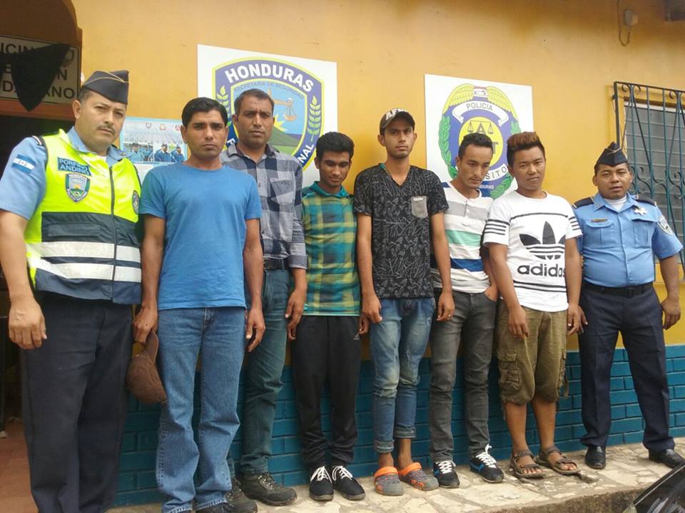 Los seis detenidos, originarios de Nepal.