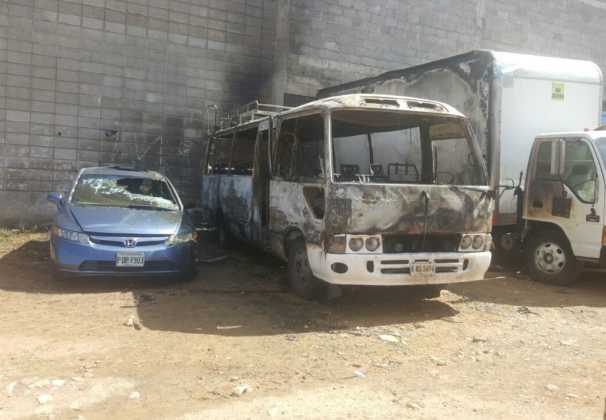 Bus fue prendido en llamas