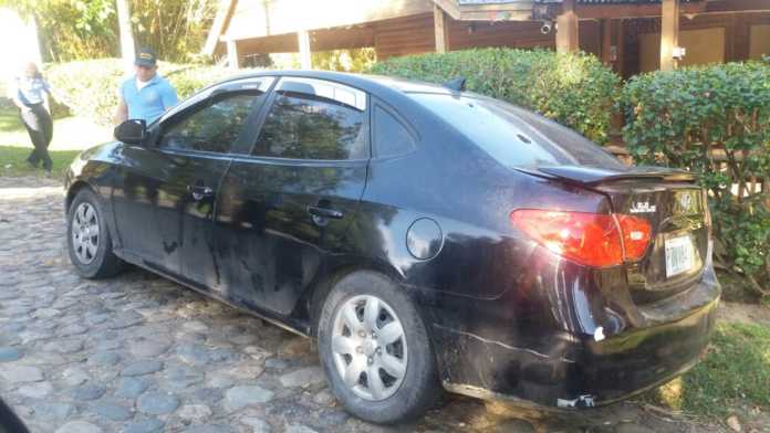 vehículo tiroteado en Roatán
