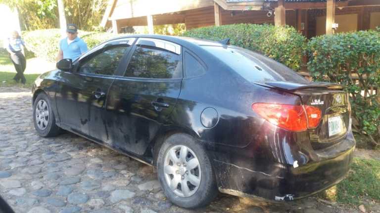 vehículo tiroteado en Roatán