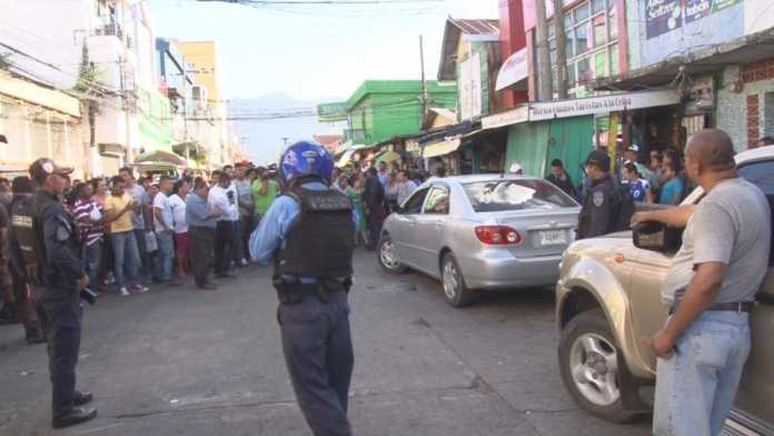 acribillado en su vehículo en La Ceiba